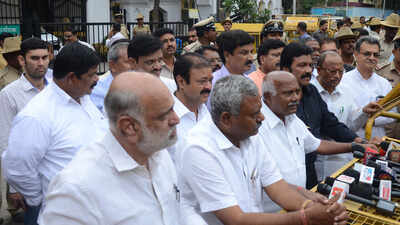 Karnataka political crisis: No question of withdrawing the resignations, says rebel Congress leader