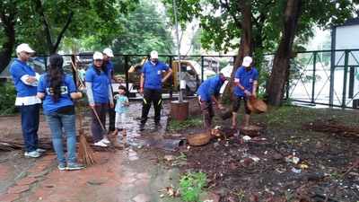 Citizens join hands to keep the city clean