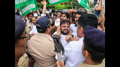 Karnataka political crisis: 14 MLAs leave for Goa, 4-5 more expected to reach Mumbai