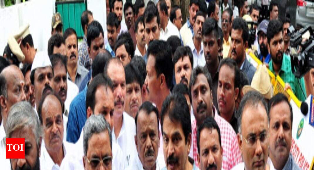 2 Independents withdraw support from HDK govt