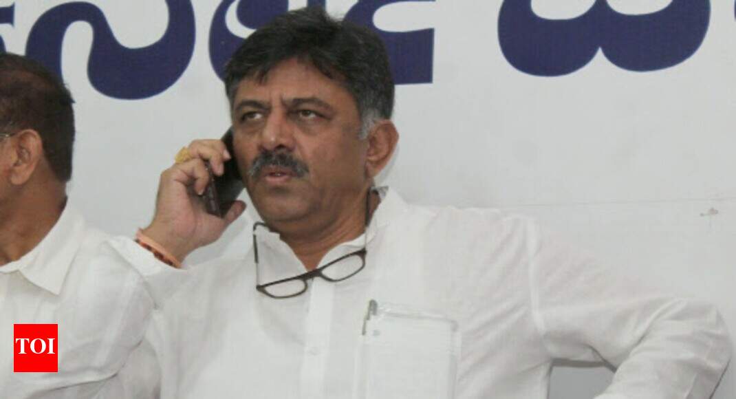 Shivakumar rushes to airport, fails to stop protege