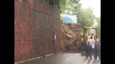 Nine injured as two walls crash in Andheri and Govandi