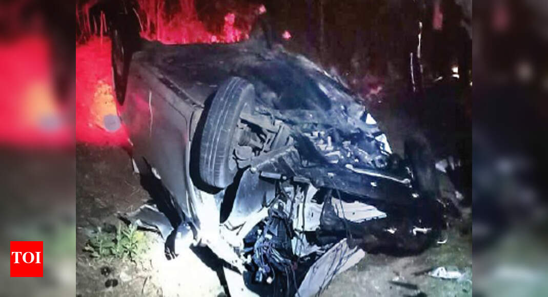 Five dead as car collides with private bus | Madurai News - Times of India