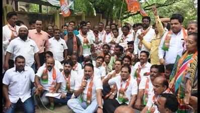 BJP says HDK must resign, Cong holds counter protest