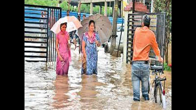 Heavy downpour throws traffic out of gear in Zirakpur