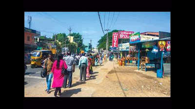 Shelterless Madanandapuram bus stop vexes commuters
