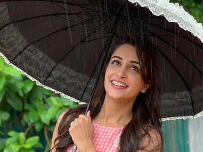 Kahaan Hum Kahaan Tum's Dipika Kakar Ibrahim is a happy kid as she enjoys Mumbai monsoon