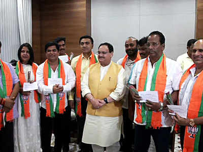 Goa CM meets Amit Shah, 10 Cong MLAs formally join BJP | India News ...