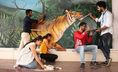 Nagpur youngsters help artist Rouble Nagi in livening up the Metro stations