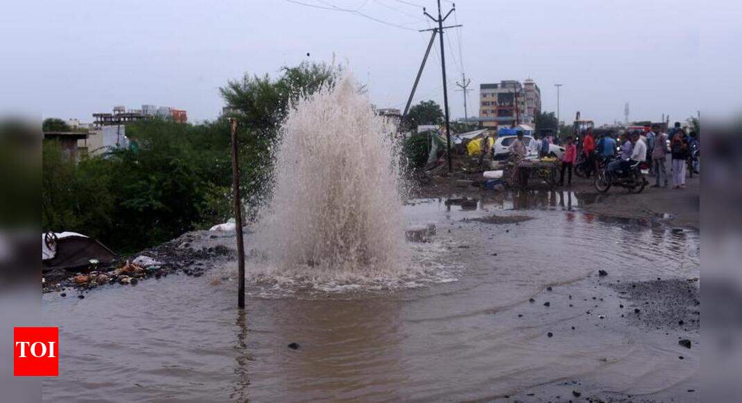 ‘Fountain of sewage’ leads to river of dirty water in Hudkeshwar