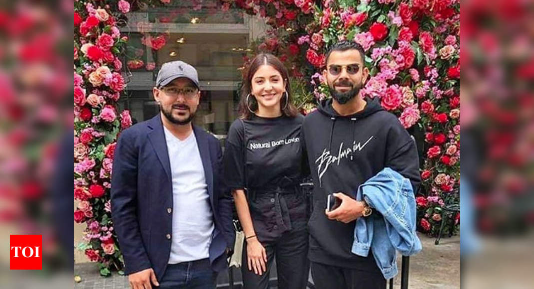 Photos: Anushka Sharma And Virat Kohli Twin In Black As They Pose For ...