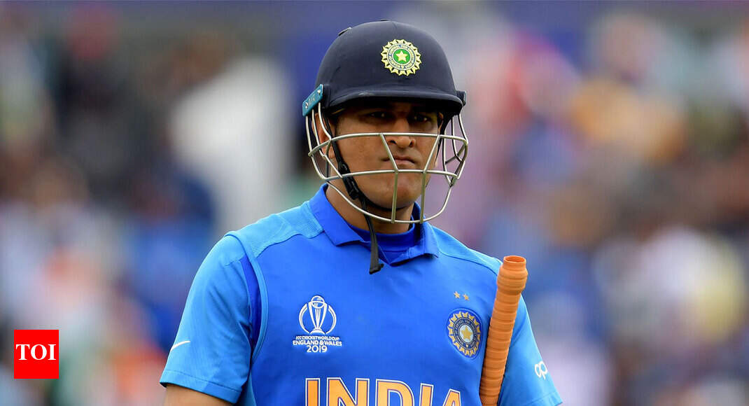 Dhoni may not be automatic pick in Indian team