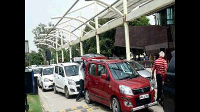 Chaos continues in Chaudhary Charan Singh International Airport parking, lanes
