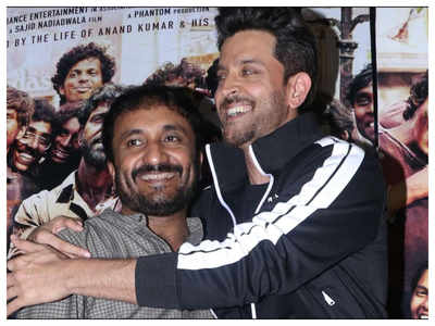 Anand Kumar thanks Hrithik Roshan for joining his Super 30 students at the special screening