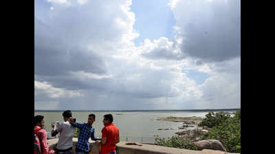 Rain gives Hyderabad a miss, but IMD officials hopeful