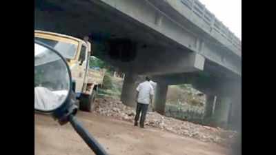 Tamil Nadu: Illegal construction debris continues to choke Adyar river