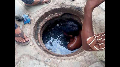 Gujarat: Sanitation worker made to enter manhole