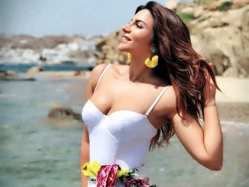 Shama Sikander And Her Sizzling Beach Style Will Make You Fall In Love With  Summers All Over Again