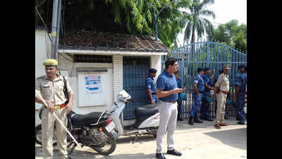 CBI raids Atiq Ahmad's house, office in Allahabad