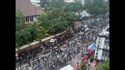 University College row: Students' organisations protest in front of Kerala Secretariat