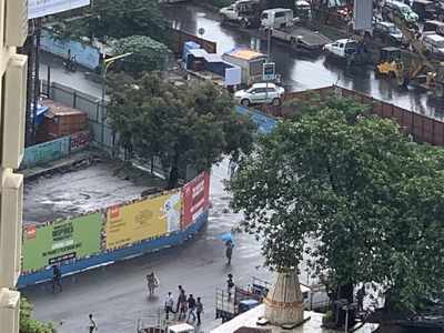 encroachment of builder on public road in thane