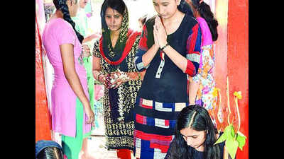 Women throng Shiva temples in Patna