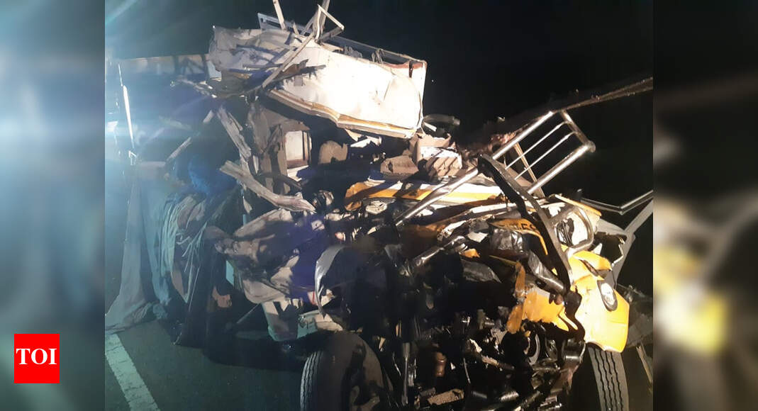 Nine die as truck collides with bus in Tamil Nadu | Chennai News ...