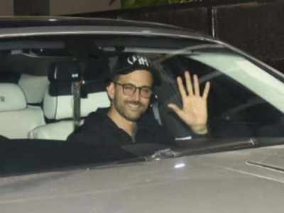 Photos: Hrithik Roshan snapped by the paparazzi as he returns from 'Super 30' promotions in Patna