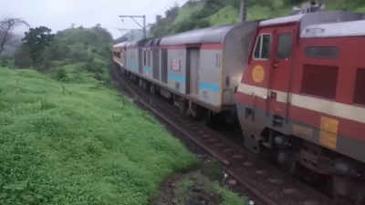 Gorakhpur Antyodaya Express derails near Maharashtra's Igatpuri