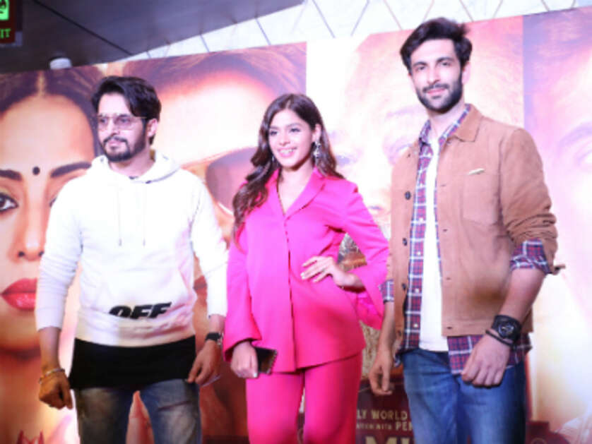 Family of Thakurganj gets a rocking premiere!