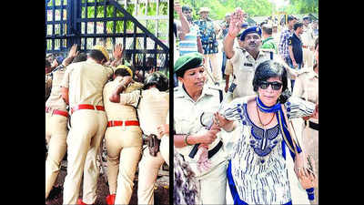 Patna: Contractual teachers fight a pitched battle with cops