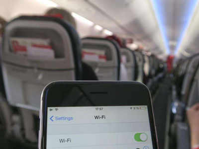 Cellphones a flight danger? Could be on some Boeing jets