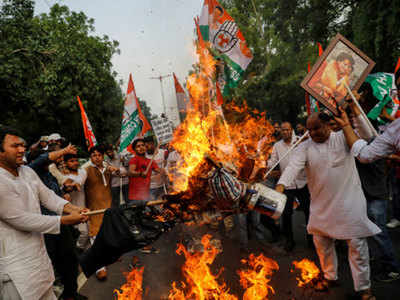 Delhi Cong stages protest outside BJP HQ over detention of Priyanka in UP