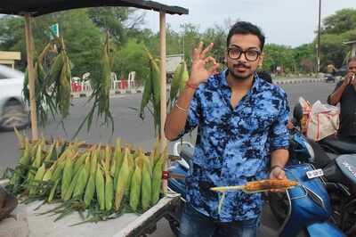 Malaal singer enjoys bhutta at Futala Lake