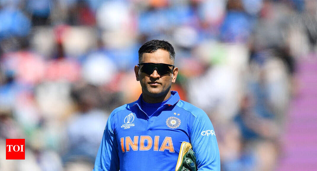 Time for selectors to ease out Dhoni from team?