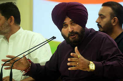 Sidhu told to ‘lie low’ after Amarinder accepts his resignation