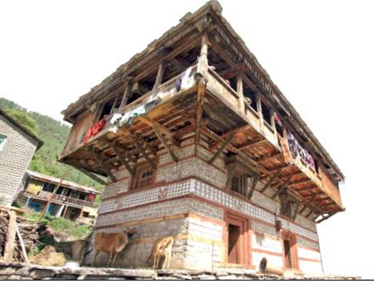 In Himalayas, quake-resistant tradition losing to 'modernity' | Chandigarh News - Times of India In Himalayas, quake-resistant tradition losing to 'modernity' | Chandigarh News - Times of India