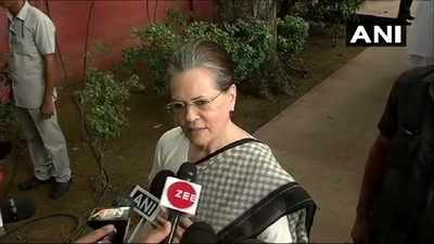 Sheila Dikshit, a friend, almost like elder sister: Sonia Gandhi