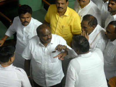 Kumaraswamy urges rebels to return ahead of trust vote