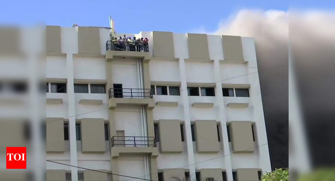Mumbai: Fire breaks out at MTNL building in Bandra, over 100 feared ...