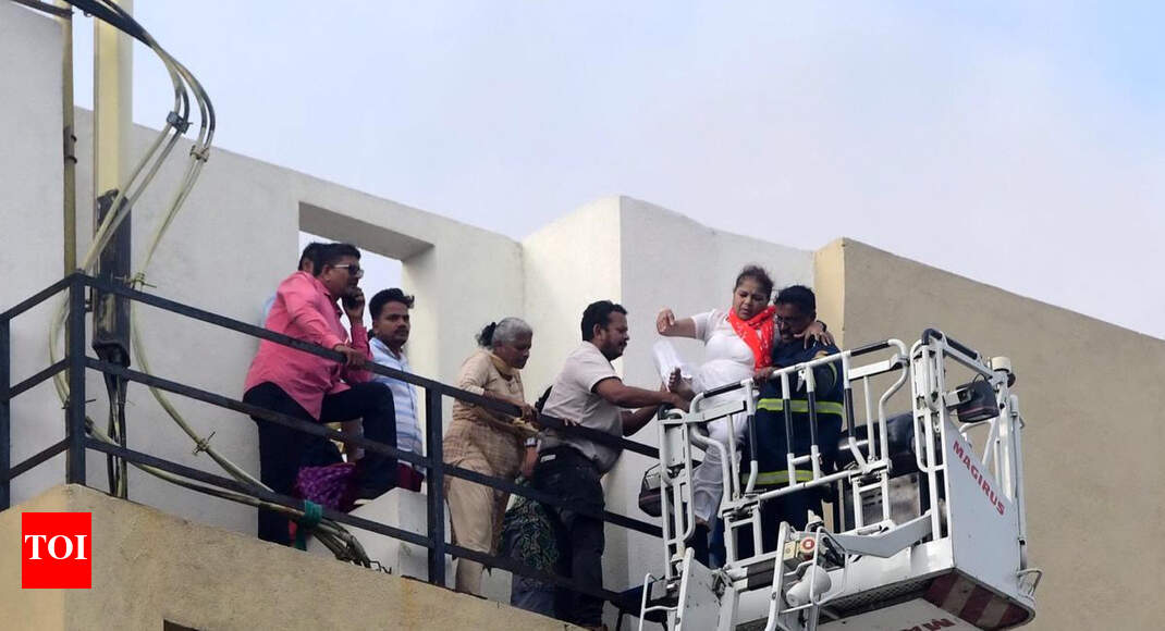 Fire breaks out in MTNL building at Bandra