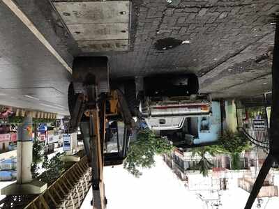 BMC R ward office park there trucks and dumper - Times of India