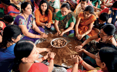 A laddu making event by the ladies of Aurangabad
