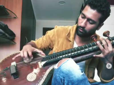 Watch: Vicky Kaushal presents  a beautiful rendition of the song 'Mann Kasturi' from his debut film 'Masaan'