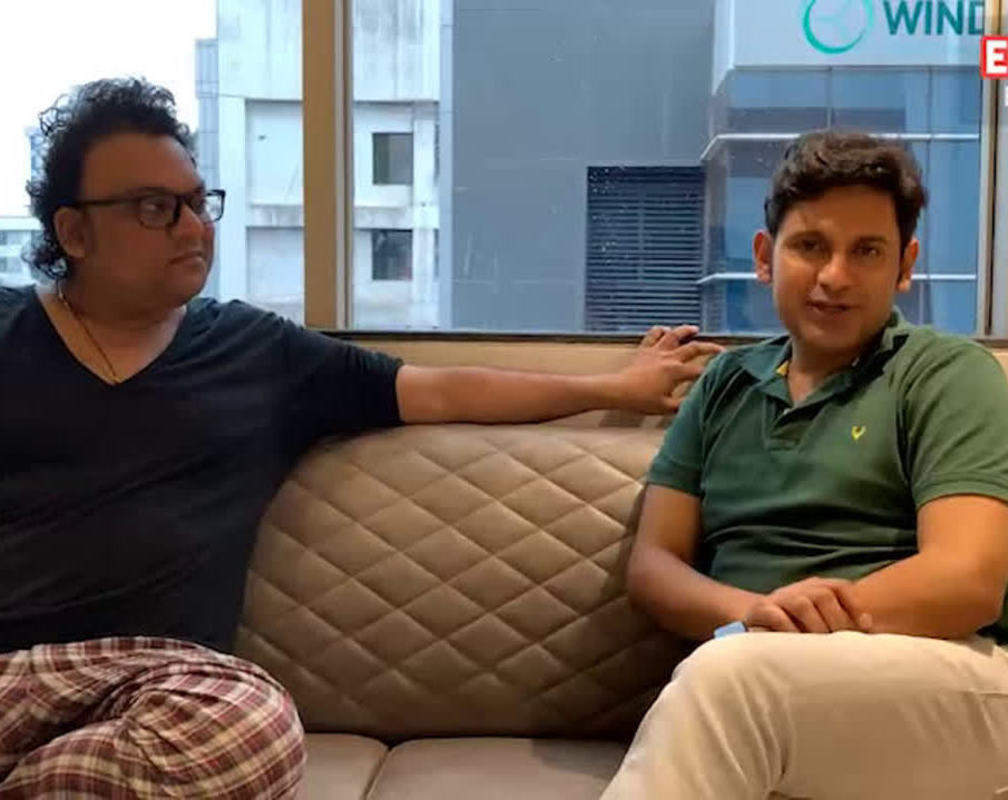 
Manoj Muntashir and Deepak Pandit talk about their latest ghazal
