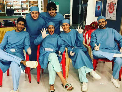 Sanjivani 2: Surbhi Chandna, Namit Khanna and the cast pose together sporting surgical scrubs