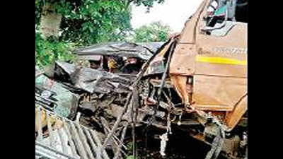 Five killed as jeep collides with mini truck in Udaipur