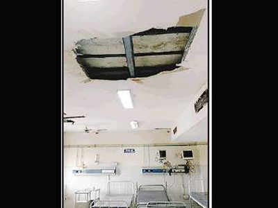 False Ceiling Caves In At Sms Hospital None Hurt Jaipur