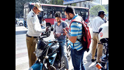 Citizens write to CM Devendra Fadnavis on his helmet directive to police