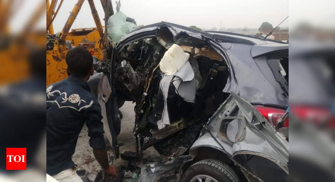 Three Killed In Accident On Agra-lucknow Expressway 